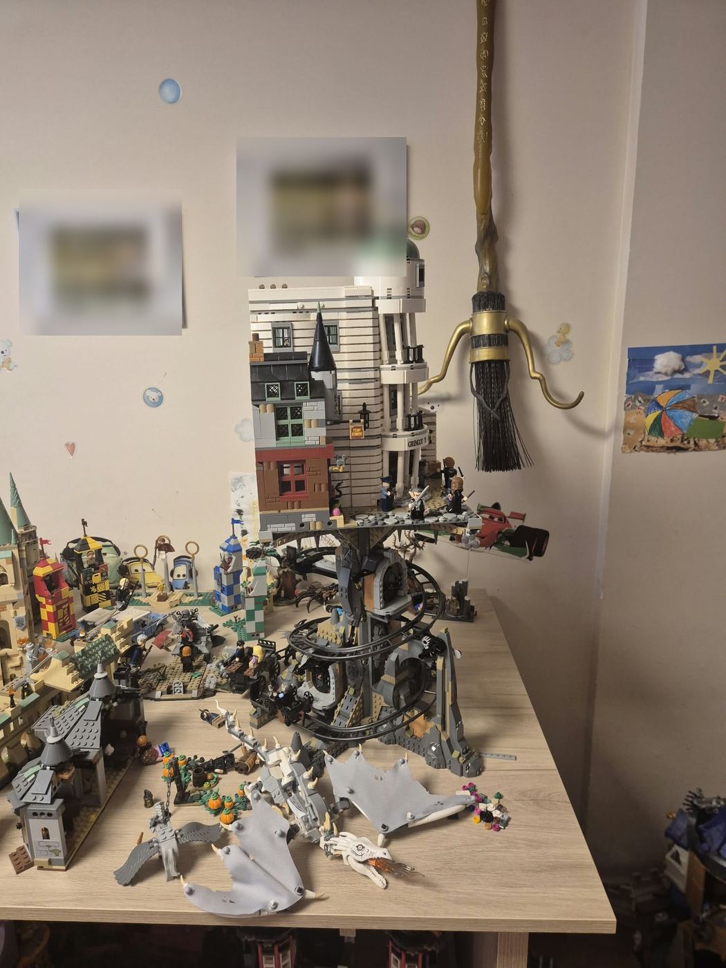 El banco de Gringotts y las tiendas del Callejon Diagon en LEGO, foto propia de 2026